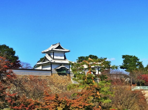Il castello di Kanazawa con le mura bianche