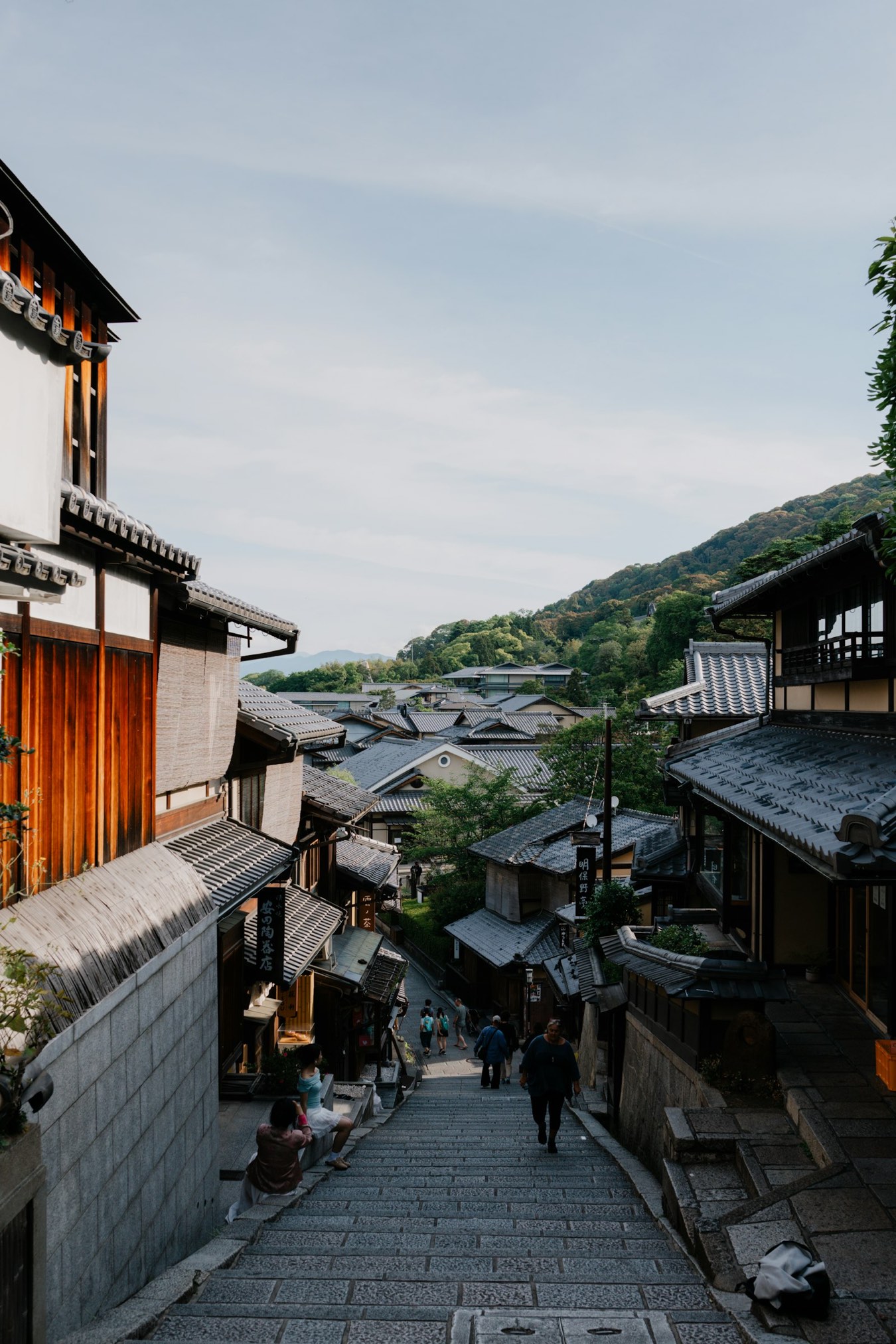 La salita di pietra di Sannenzaka a Higashiyama, Kyoto, con le case di legno tradizionali