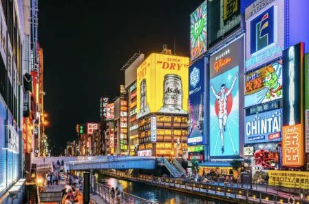 Dotonbori di sera, i neon e la scritta Glico
